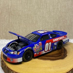Jerry Nadeau #01 USG Sheetrock 2003 Pontiac Grand Prix 1/24 NASCAR Cup Diecast